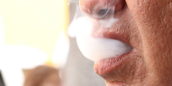 葉巻の害はタバコよりも少ない 副流煙の有害性や依存 中毒性を解説 Supari スパリ