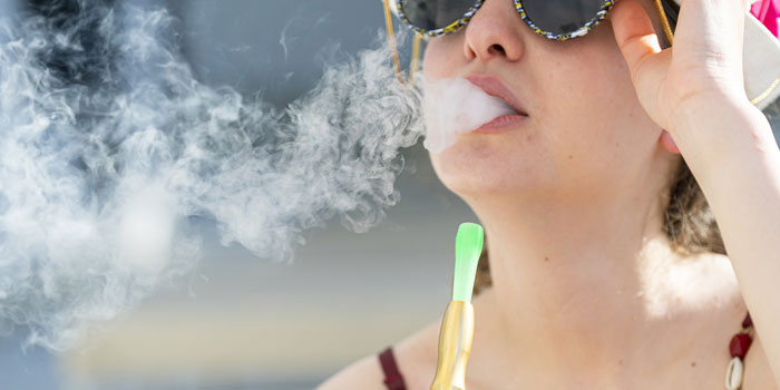 水タバコシーシャの煙を肺に入れると肺がんなど病気になるリスクを高める