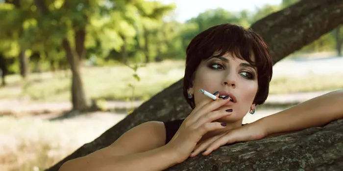 男性から見た女性のかっこいいタバコの吸い方や持ち方