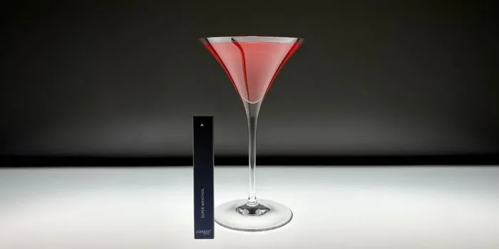 電子タバコのスーパーメンソール味とカクテルの