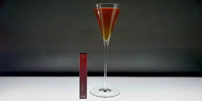 電子タバコのアイスコーラ味とカクテルのブラックダイキリ