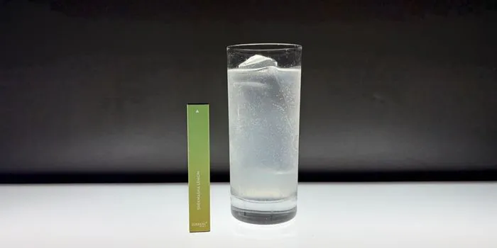 電子タバコのシークワーサーレモン味とカクテルの泡盛フィズ