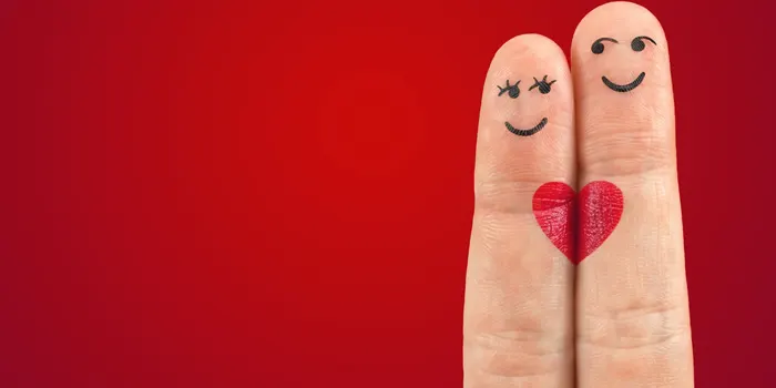 指に描かれたハート